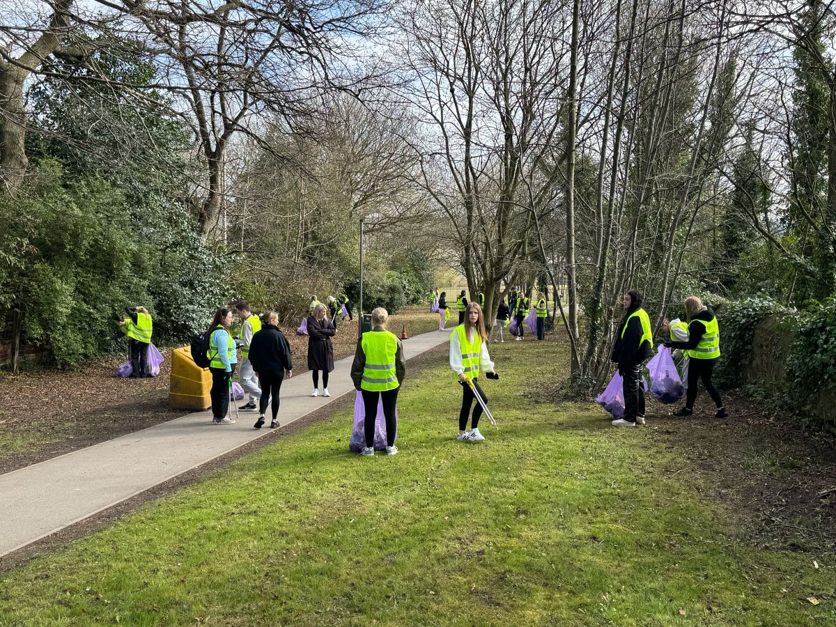 Yesterday morning, we teamed up with Barnsley College for our second GBSC event! This time, we worked with two larger groups of students, carrying out two mass litter blitzes around the college sites.

A huge thank you to both the students and staff from Barnsley College🙌