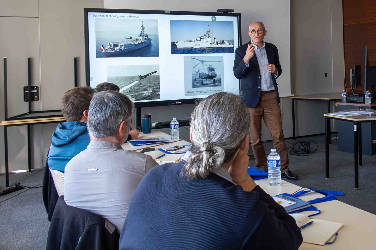 Ecole_navale's tweet photo. Le 19 mars, l’Ecole navale a accueilli un groupe de 20 ingénieurs de @thalesgroup . Le but était de comprendre les enjeux de la lutte anti sous-marine (ASM). Ils ont pu rencontrer le Maitre de conférences Jean-Marie Kowalski, professeur d’histoire à l’Ecole navale. @jmkoko29 https://t.co/4MvbuyEOF7