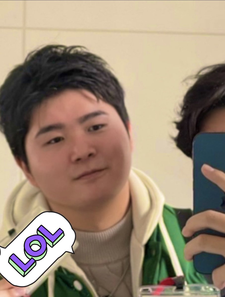 この前高校に遊び行った時の写真
いま実家にいて太るのは分かるけど流石にパンパンすぎん？笑