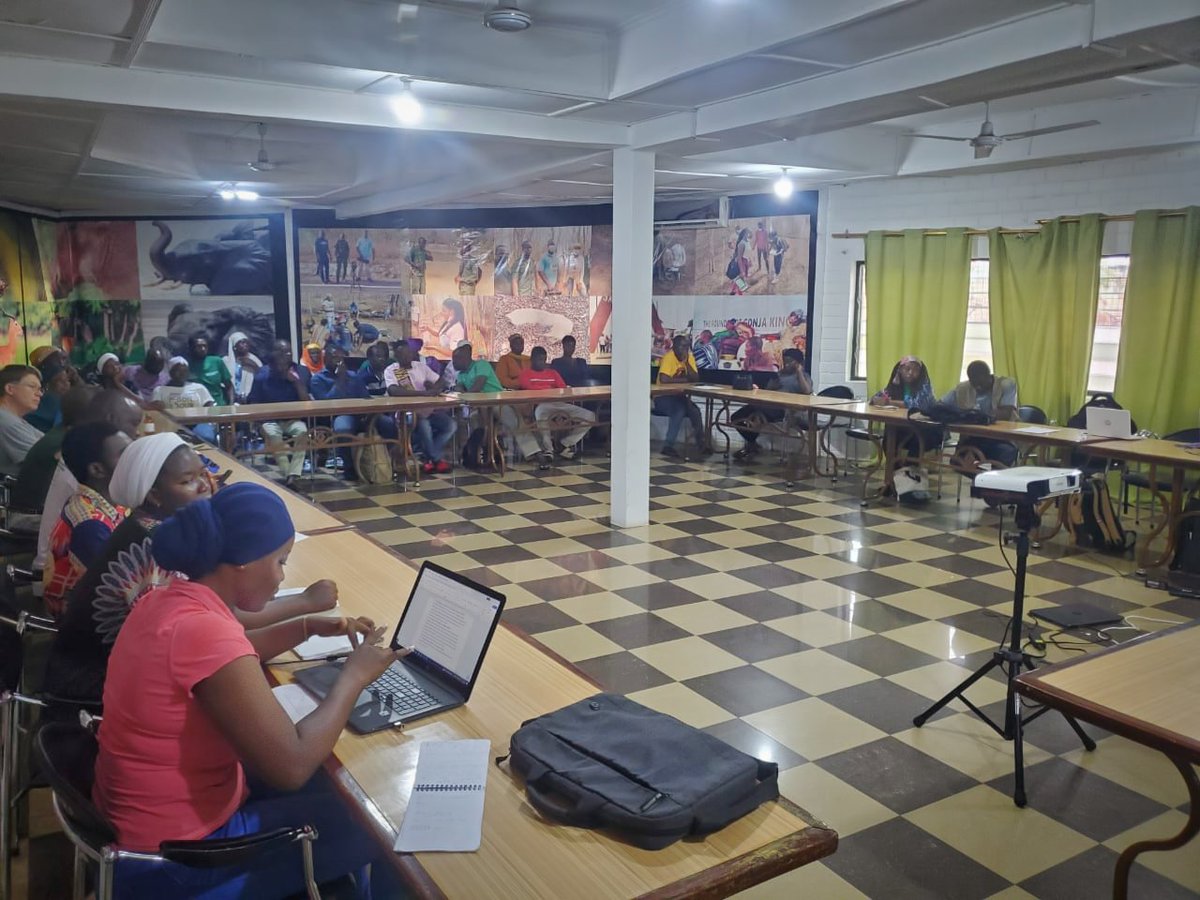 ghwildlifesoc's tweet photo. 🌿 We hosted a Validation Workshop at Mole National Park with the Kananto &amp; Kabampe communities as part of the Ecological Restoration Fund Project. Through Participatory Community Mapping, local insights will help guide conservation efforts. 🏡📍 #CREMA https://t.co/CpJZNLaQkk