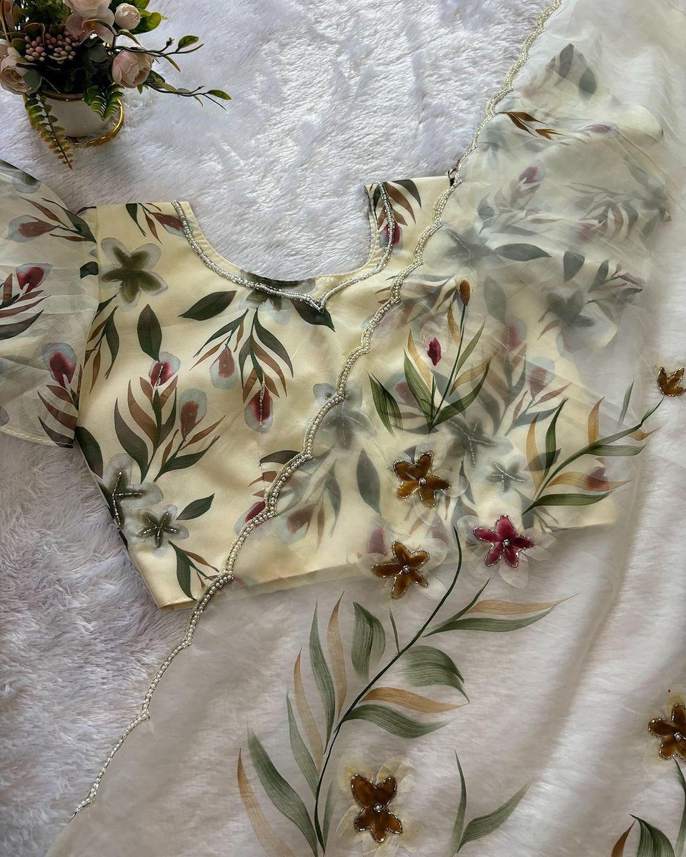 NaDhukan's tweet photo. See and Make yourself in the same with Soft Georgette Saree.
Get a Guaranteed #freegift on every order.
#sareesofinstagram #oftd #ootdmagazine #georgette #fashiondiary #womenfashionstyle #styled #nadhukan https://t.co/qR1Ak3UZAe