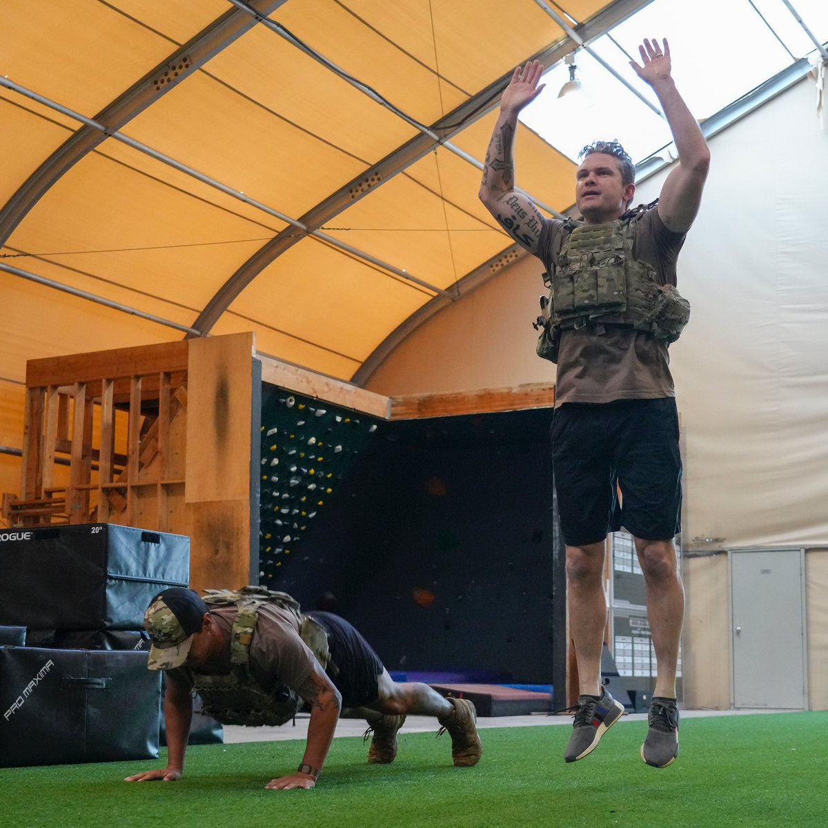 Globe Eye News tweet media