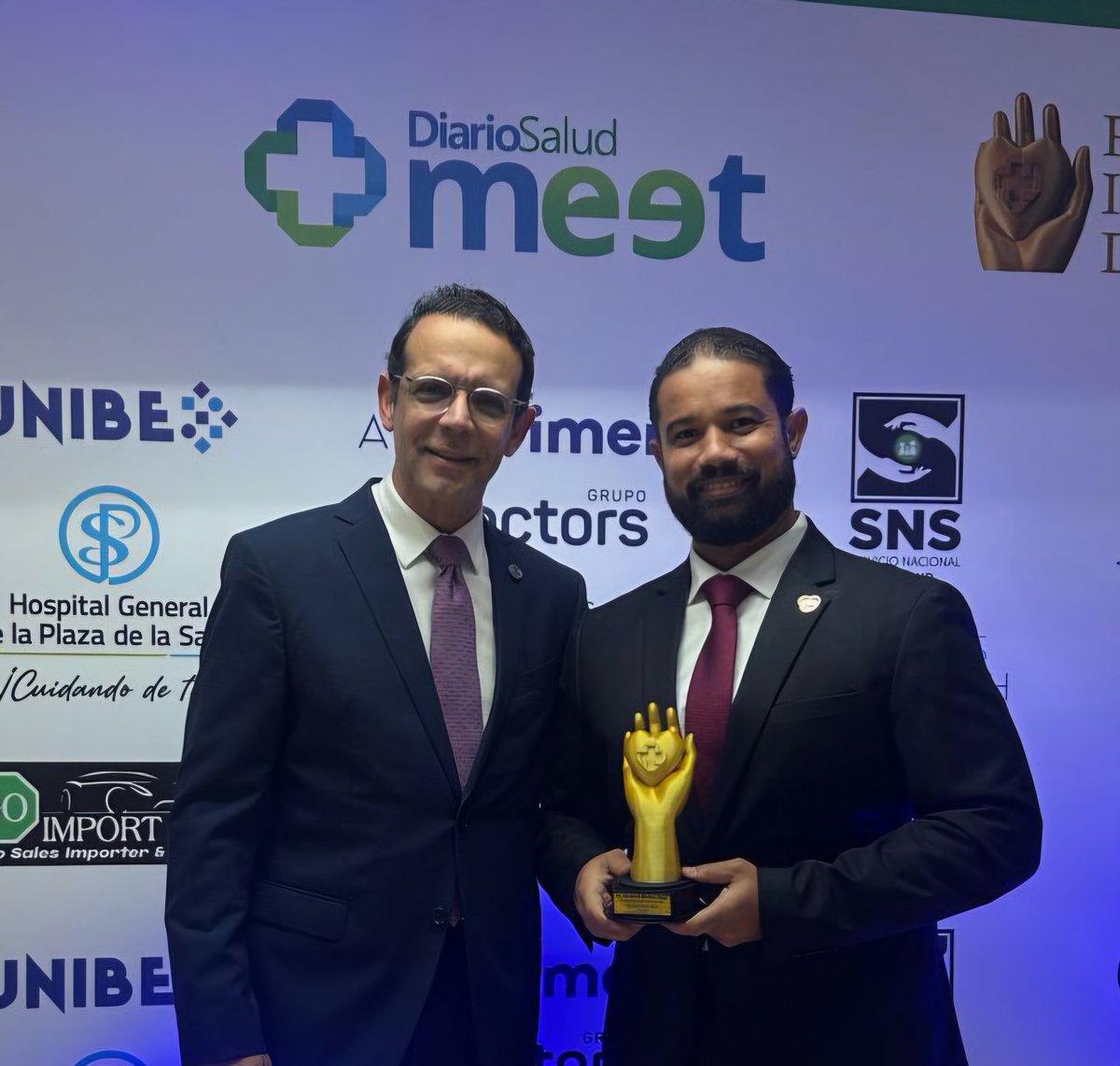 urenacard's tweet photo. Felicitamos al Dr Richard Medina por su premiacion @DiarioSaludDo renglón labor humanitaria. 11 años junto a @heartcaredom en pos de nuestra niñez vulnerable. @sodocird37589 @mcardiord https://t.co/QMHRN0bJhV