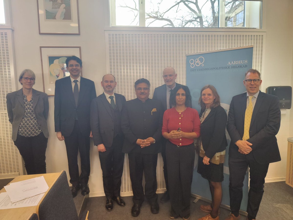 IndiainDenmark's tweet photo. Prof. Thomas Pallesen, Dean of Aarhus University welcomed the gathering. Prof. Ravinder Kaur, @koebenhavns_uni and Charlotte Flindt-Pedersen of #DFPS gave presentations on the topic followed by an interactive Q&A session. https://t.co/JWD19bT1fS