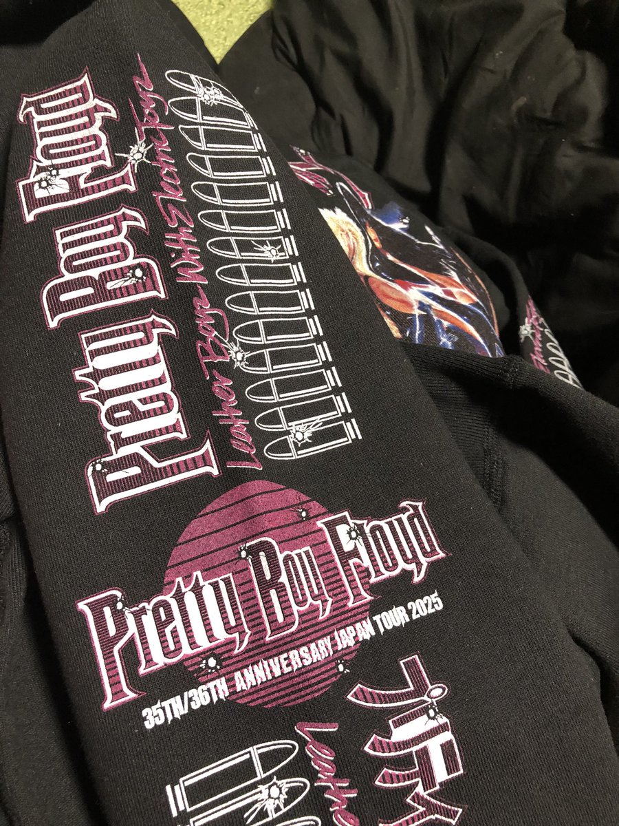 wwwfarstarjp's tweet photo. パーカー到着！
めちゃくちゃかっこいいです！！！
素晴らしいクオリティでお届け出来ます！
タグもいい味だしてます！ https://t.co/YLPErPplHf