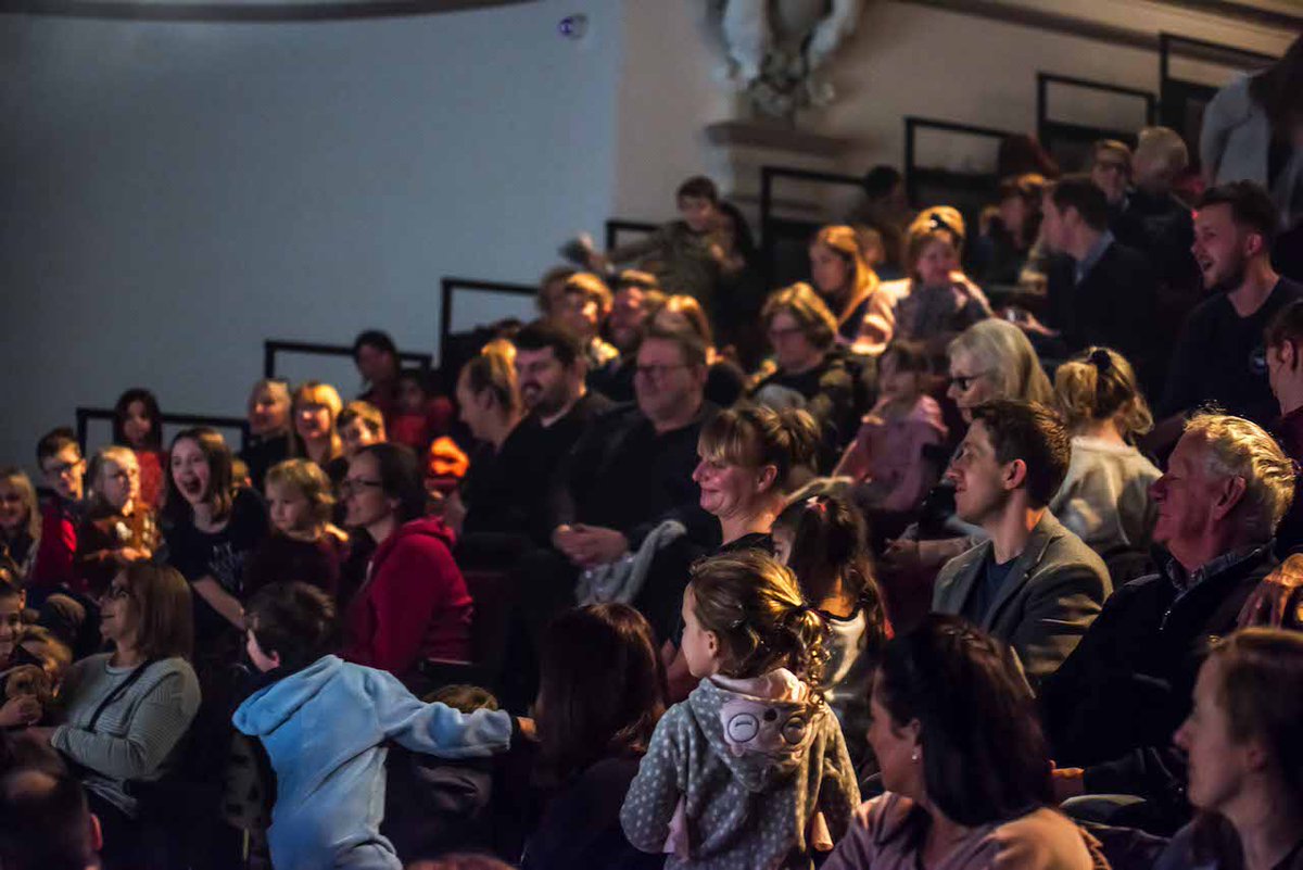 🎭 Happy World Theatre Day! 🎭

Celebrate with us at The Met with an incredible line-up of shows for all audiences:
💀 Yorick | 🍓 Strawberry Jack
🌍 Mama Afrika | 🏳️‍🌈 With Love, Mr Gay | 🎵 You Choose

🎟️ Explore our programme: ow.ly/tLW850VoMKJ

#WorldTheatreDay