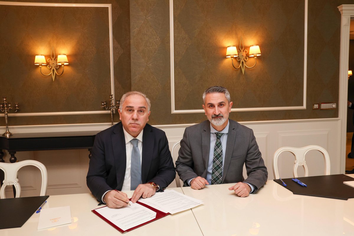 Karagümrük için tarihi bir adım...

Gençlik ve Spor Bakanımız Sn. Osman Aşkın Bak ve Spor Toto Teşkilat Başkanımız Sn. Mehmet Ata Öztürk ile stadyum projemizin protokolünü imzaladık.

Fatih Karagümrük’ümüzün 100. yaşını kendi evimizde, modern stadyumumuzda kutlayacak;