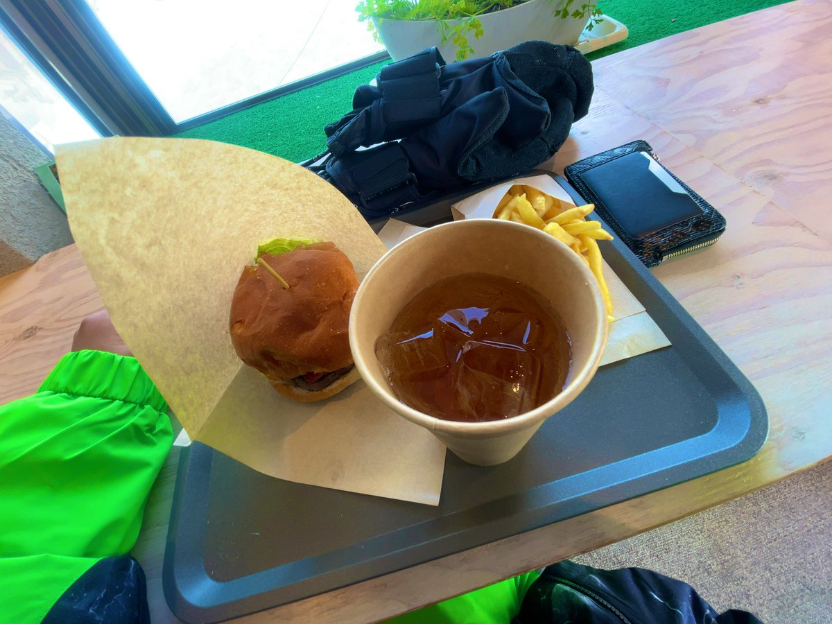 きゃすぱー tweet media