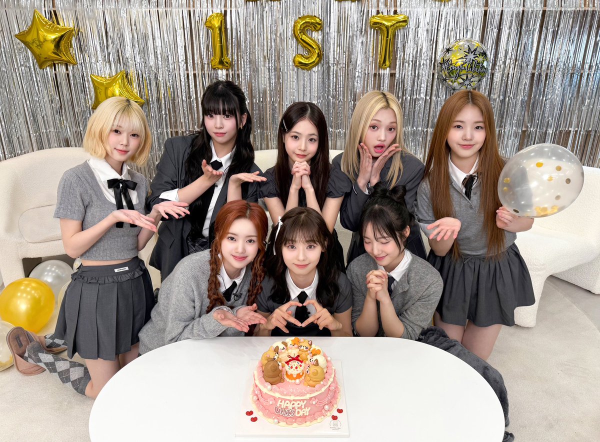 UNIS_offcl's tweet photo. [🔔]
 
(LIVE) UNIS의 'ROCK FESTIVAL'이 시작됩니다 🎀🎁
 
#UNIS #유니스 #유니스_돌잔치 #유니스_락페스티벌 #유니스_한살잔치 https://t.co/qga39bwXbo