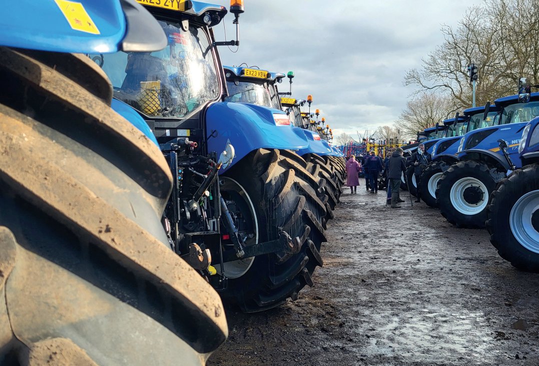 SouthEastFarmer's tweet image. The Doe Show🚜

Record crowds, top machinery &amp;amp; live demos at #DoeShow 2025! Sales were booming making it one of the busiest yet.

Put a date in your diary for next year – 4, 5 &amp;amp; 6 Feb. More details in the latest edition of #SouthEastFarmerMagazine #FarmingInnovation