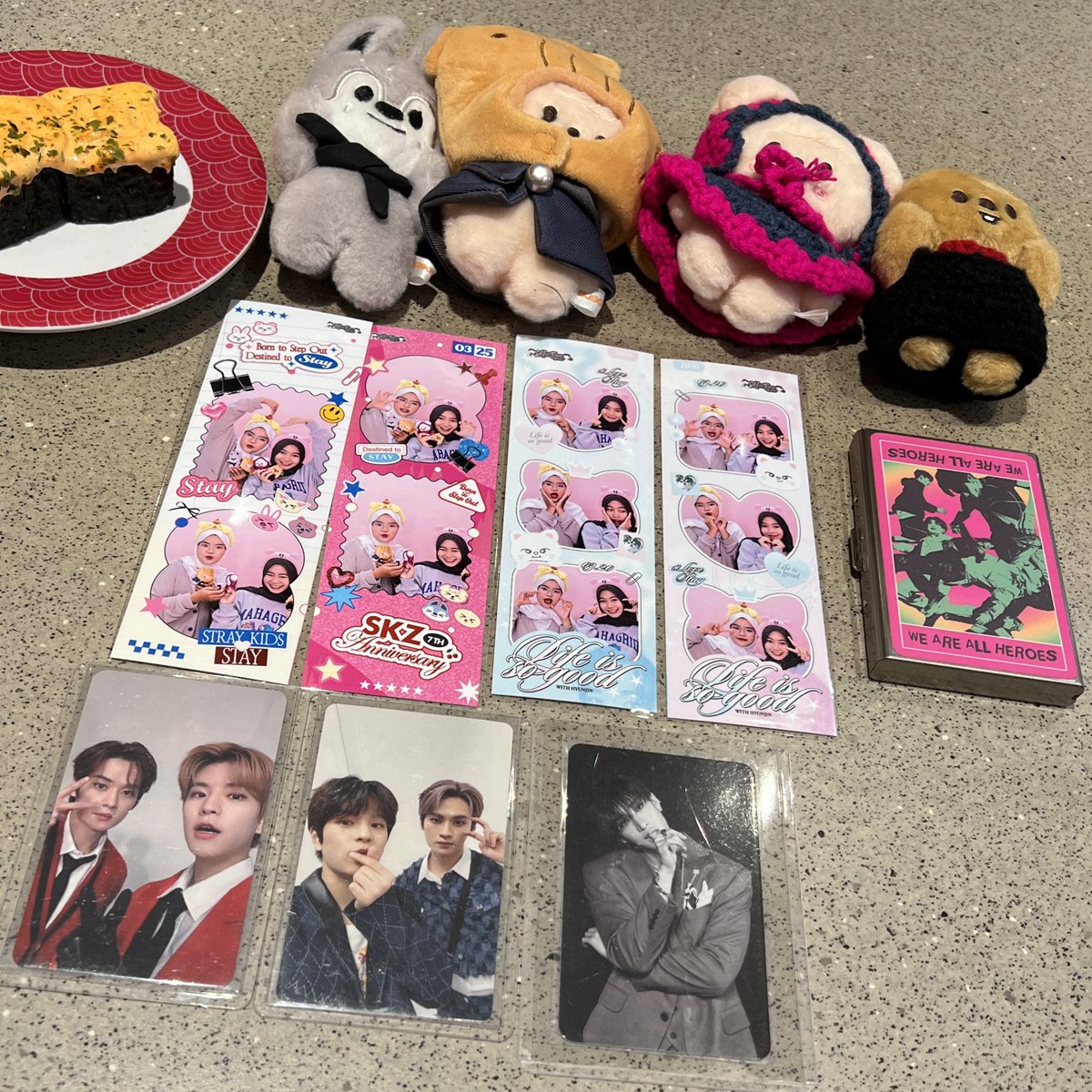 hancijeu's tweet photo. bukber sama @punyalalla sebelum pulkam
photoframe by @ladyfoxiny (already use they photoframe for 3 times๐ญ) & @hyunskup๐ค
#StrayKids7thAnniversary #BornToStepOutDestinedToStay
#HappyHyunjinDay https://t.co/QCmIT93RgH