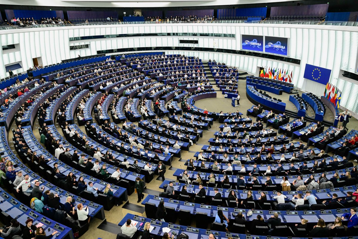 Parlement européen (@pestrasbourg) on Twitter photo Euroscola | Des centaines de lycéens 🇪🇺 à Strasbourg et en ligne échangeront aujourd'hui avec :
🔹<a href="/negrescuvictor/">Victor NEGRESCU</a>, Vice-Président du Parlement européen
🔹Camille Siefridt, analyste politique de la DG des services de recherche parlementaire
Direct dès 10h⤵️
europa.eu/!9WDC3T Euroscola | Des centaines de lycéens 🇪🇺 à Strasbourg et en ligne échangeront aujourd'hui avec :
🔹<a href="/negrescuvictor/">Victor NEGRESCU</a>, Vice-Président du Parlement européen
🔹Camille Siefridt, analyste politique de la DG des services de recherche parlementaire
Direct dès 10h⤵️
europa.eu/!9WDC3T