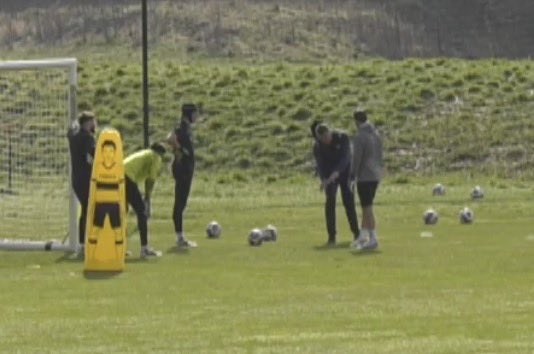 A pleasure to have <a href="/AndyDibble1/">Andy Dibble</a> on the grass with us, watching and adding valued feedback to our morning 🧤