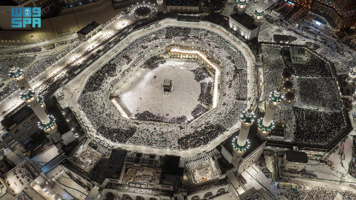 HaramainInfo's tweet photo. Over 3.4 Million Worshippers and Umrah Pilgrims gathered at Masjid Al Haram last night! https://t.co/6bj4PWUH5r