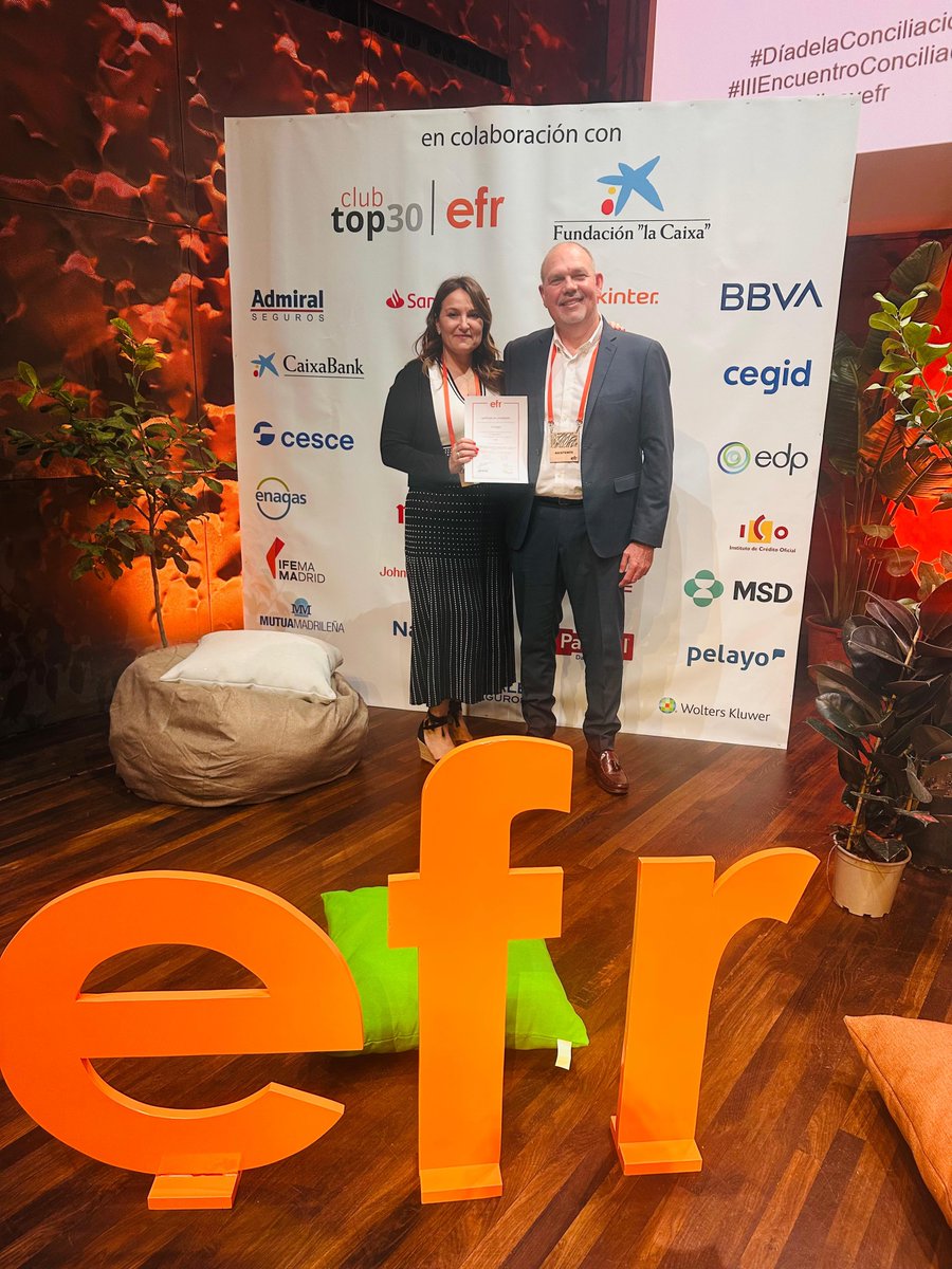 Emasagra's tweet photo. Ya somos Empresa Familiarmente Responsable, un certificado que otorga #MásFamilia y @AENOR, por la promoción e implantación de buenas prácticas en materia de conciliación, diversidad, corresponsabilidad familiar, equidad y flexibilidad laboral.
Más info:🔗https://t.co/sniWc1mOHI https://t.co/fwTuRAnf5X