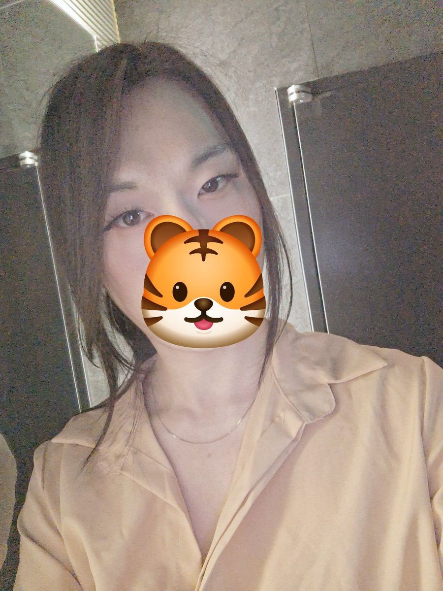 린 코.출.완
이번주 목,금,토가 린쨩의 마지막 출근날입니다ㅠㅠ
여유있는 요일날 코르셋에서 함께 마지막 한잔을 기울여요!
#강남 #선릉 #시디 #시디바 #트젠 #트젠바 #여장 #여장바 #CD #CD바 #코르셋 #코삼