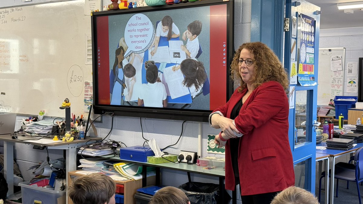 Today, Year 6 were visited by our local MP Gill German, who discussed her role in parliament and the community.
Diolch I Gill German am ddod I siarad gyda Bl.6 heddiw.