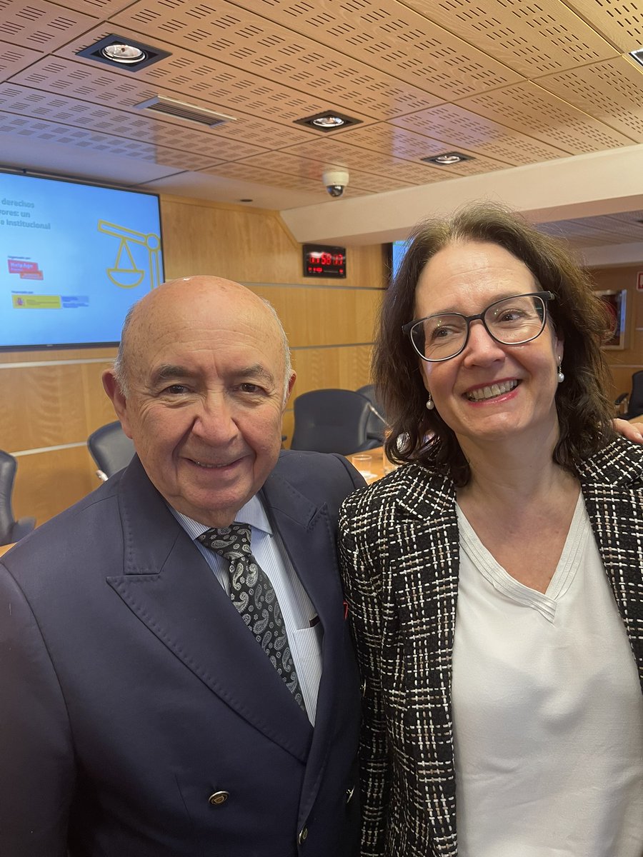 Tuve el enorme placer de encontrarme y dialogar con Claudia Mahler, Experta Independiente sobre el disfrute de todos los derechos humanos por las personas de edad. Lo más importante es la resolución en el CDH sobre la negociación de la convención de las NNUU sobre mayores adultos