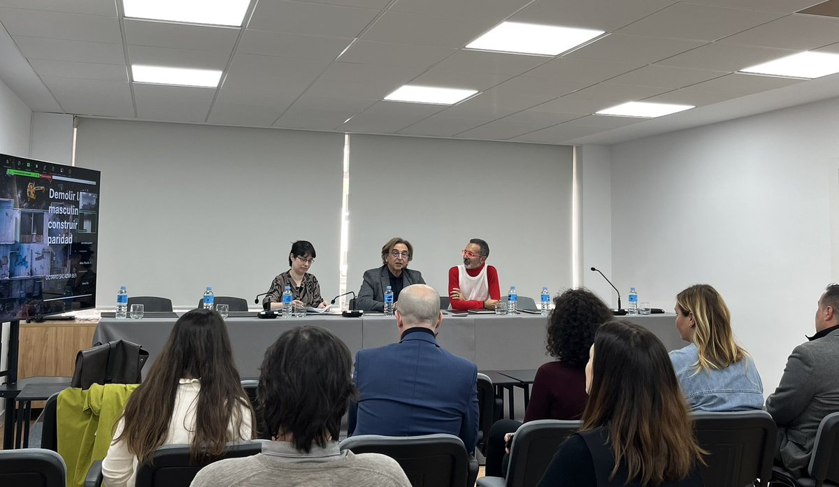 Comenzamos la jornada “Mujeres en la Arquitectura Técnica” con las palabras de <a href="/AlfredoSanz/">Alfredo Sanz CGATE</a> , presidente del <a href="/CGATEsp/">CGATEsp</a> .
Un honor representar la visión del <a href="/aparejadorescc/">AparejadoresCáceres</a> 
Contamos con la ponencia de <a href="/salazar_octavio/">Octavio Salazar Benítez</a> Catedrático Dº Constitucional y miembro de <a href="/redfeministaDC/">RFDC</a>