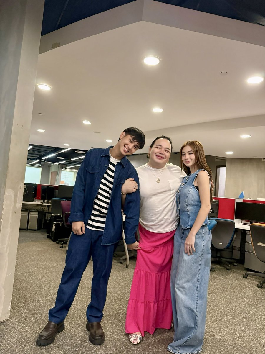 darlasauler's tweet photo. Asan si Fyang? Nasa ♡ ni JM? Eme hahaha! Wooow digital series directed by Ted Boborol - coming soon! Ayan official na ♡ https://t.co/Y6ojqZjtN9