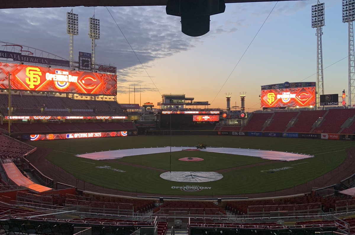 No prettier sight in the world than the <a href="/Reds/">Cincinnati Reds</a> ball park on #OpeningDay <a href="/FOX19/">FOX19 NOW</a>