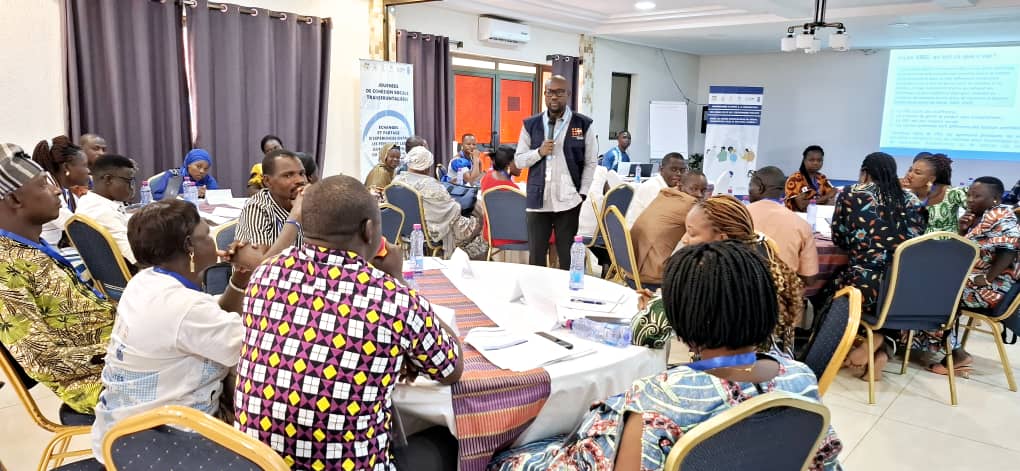 Les journées de #CohésionSociale transfrontalière se sont achevées ce 25/03/2025à Kpalimé. 
Des présentations du #HCR, #UNFPA &amp; <a href="/cnjtogo2008/">cnj togo</a> ont meublé ce dernier jour :  
✳️Comment vivre avec les réfugiés
✳️Protection des jeunes &amp; femmes versus #VBG, 
✳️Résolutions 2250 &amp;1325