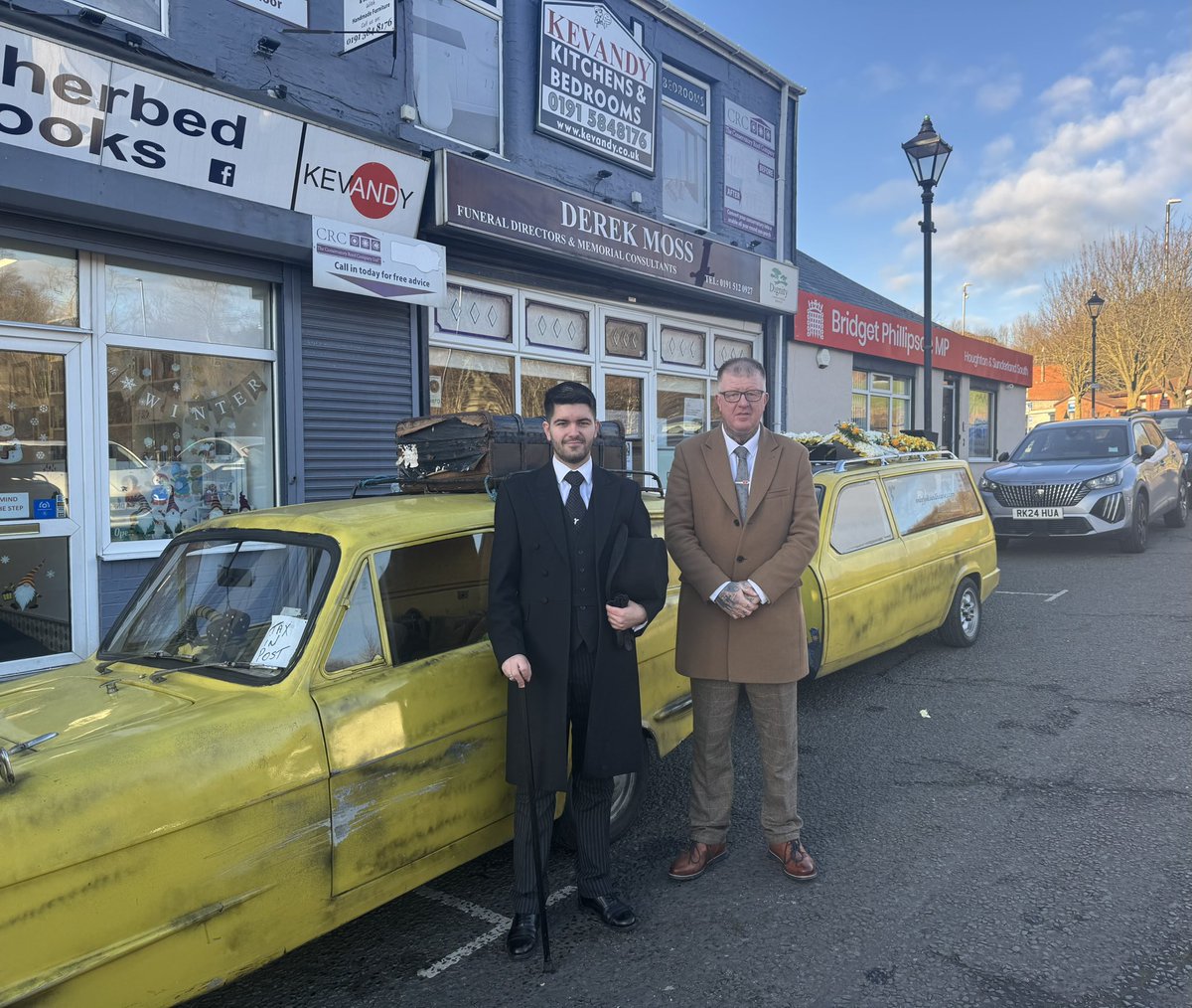 KevinT_MrsBrown's tweet photo. The best part about my job, is the personal little touches 💙 I was honoured to have conducted this funeral for a gentleman who loved #OnlyFoolsAndHorses https://t.co/okt81INShW