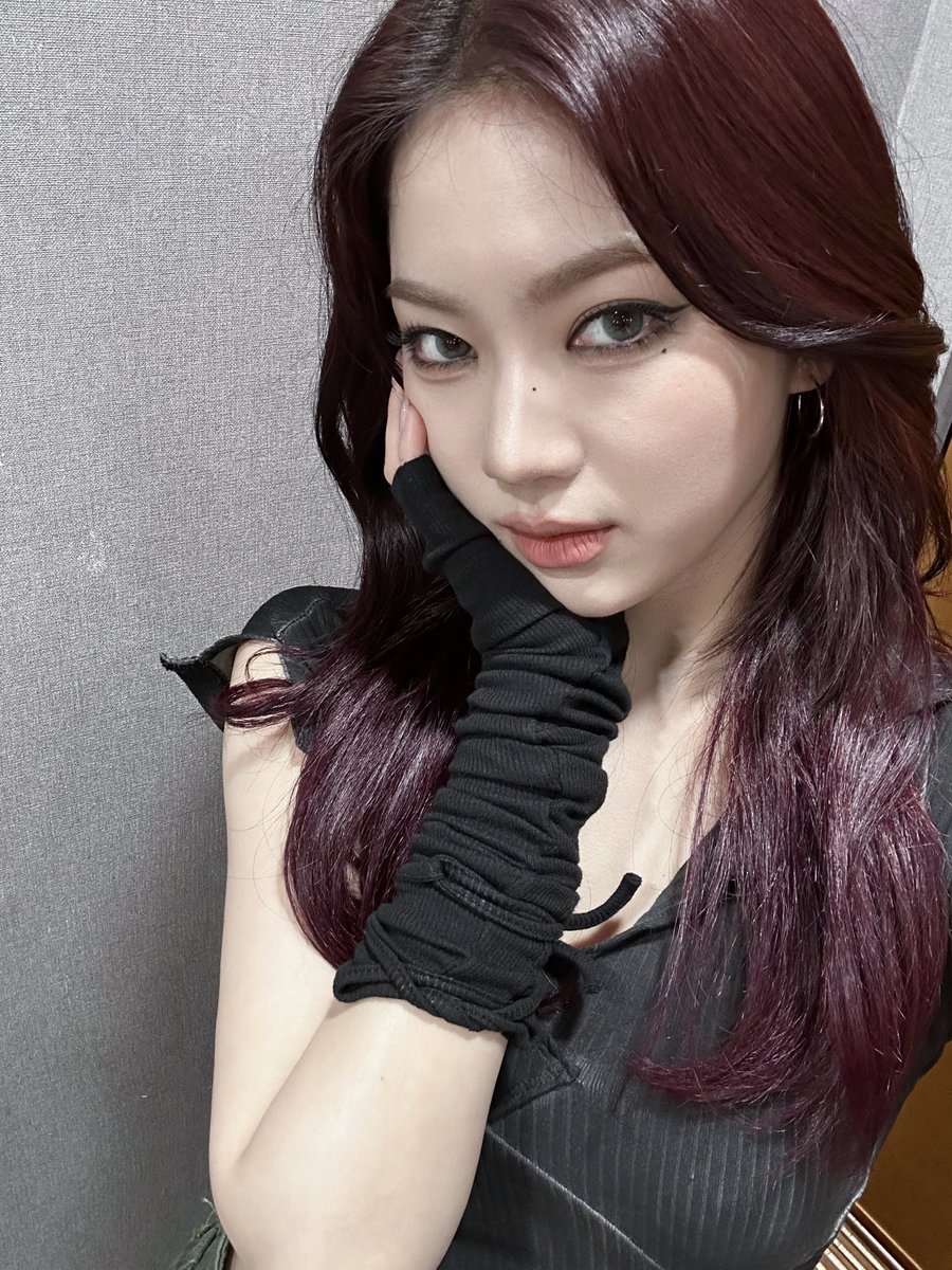 STAYC_talk's tweet image. 2주차도 잘 부탁드립니다🫶

#STAYC #스테이씨 #ISA #아이사