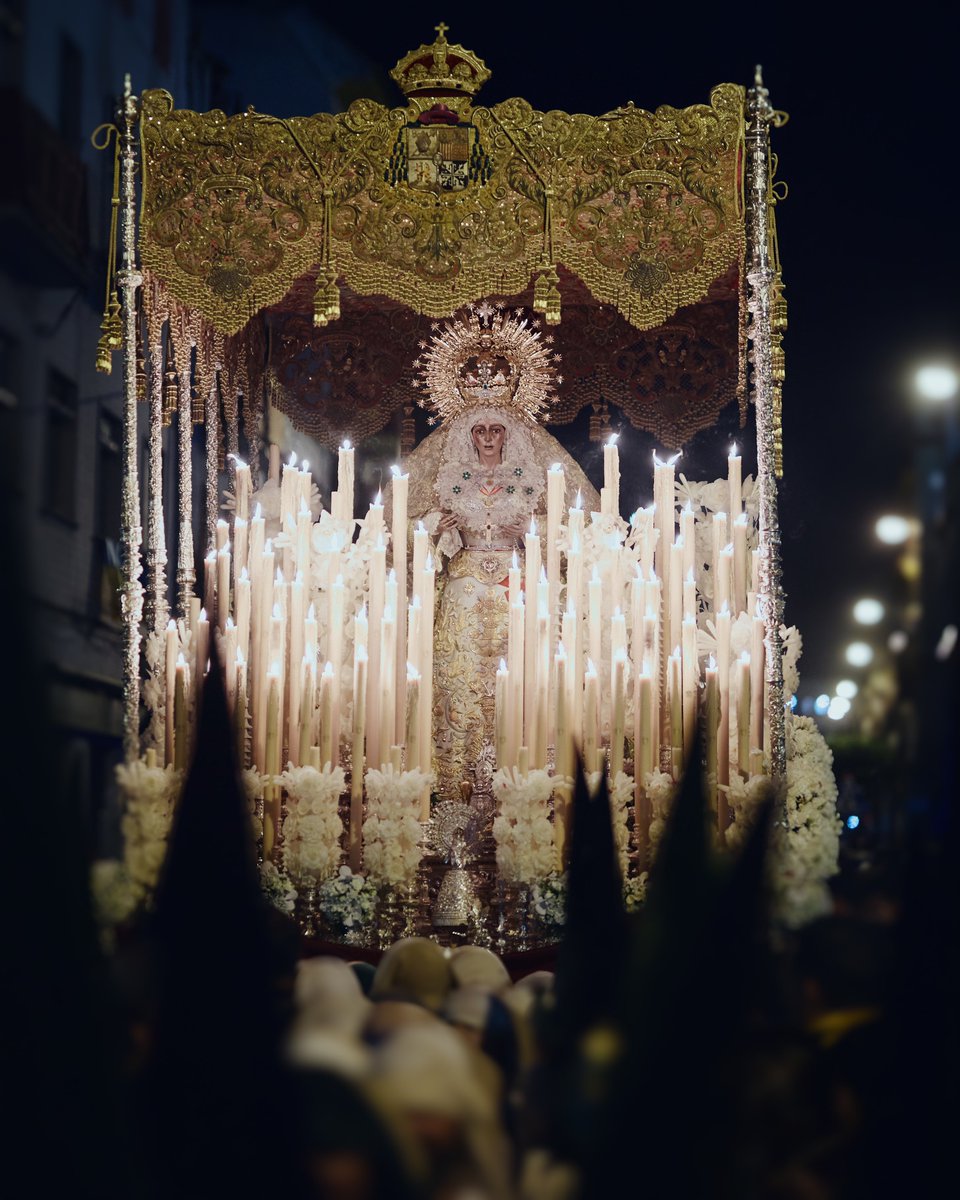 andresgones_'s tweet photo. La Virgen de Sevilla. https://t.co/b8hq24G5jd