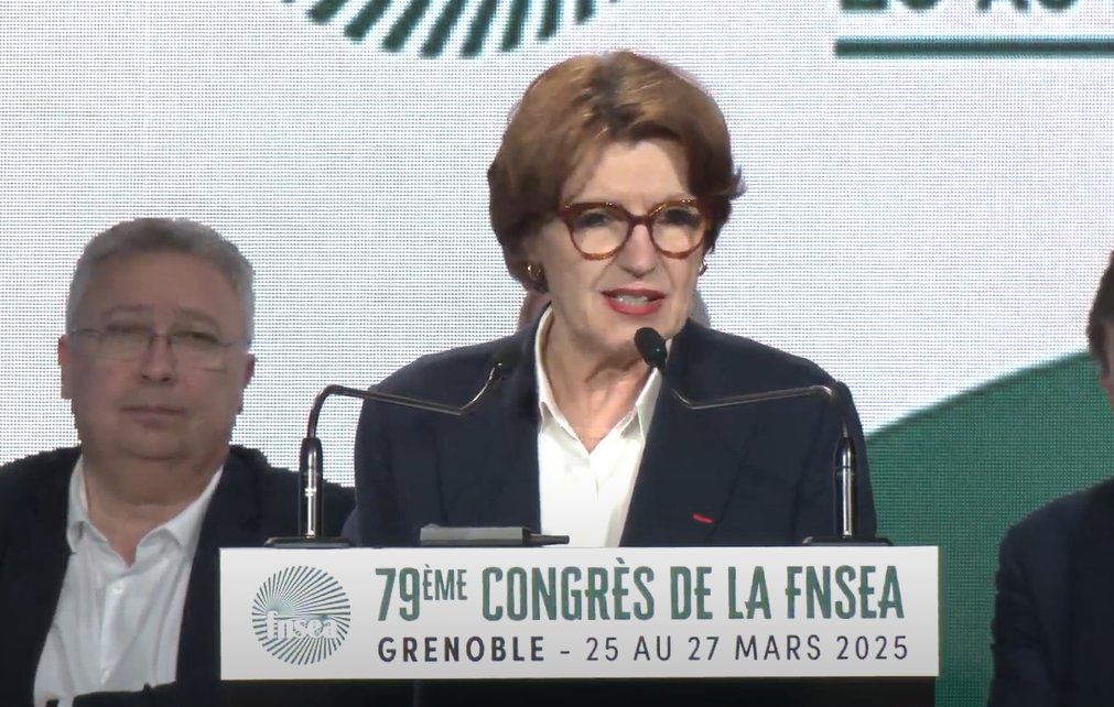 La FNSEA (@fnsea) on Twitter photo #CongresFNSEA - 🚜 Discours d' <a href="/AnnieGenevard/">Annie Genevard</a>, Ministre de l’Agriculture et de la Souveraineté alimentaire (<a href="/Agri_Gouv/">Ministère Agriculture et Souveraineté alimentaire</a>) 🇫🇷🎙️ : "La PPL #Duplomb est très attendue. Comme vous j'aurai voulu que le texte soit soutenu par le gouvernement." (...) "Nous avons un sujet d'encombrement #CongresFNSEA - 🚜 Discours d' <a href="/AnnieGenevard/">Annie Genevard</a>, Ministre de l’Agriculture et de la Souveraineté alimentaire (<a href="/Agri_Gouv/">Ministère Agriculture et Souveraineté alimentaire</a>) 🇫🇷🎙️ : "La PPL #Duplomb est très attendue. Comme vous j'aurai voulu que le texte soit soutenu par le gouvernement." (...) "Nous avons un sujet d'encombrement