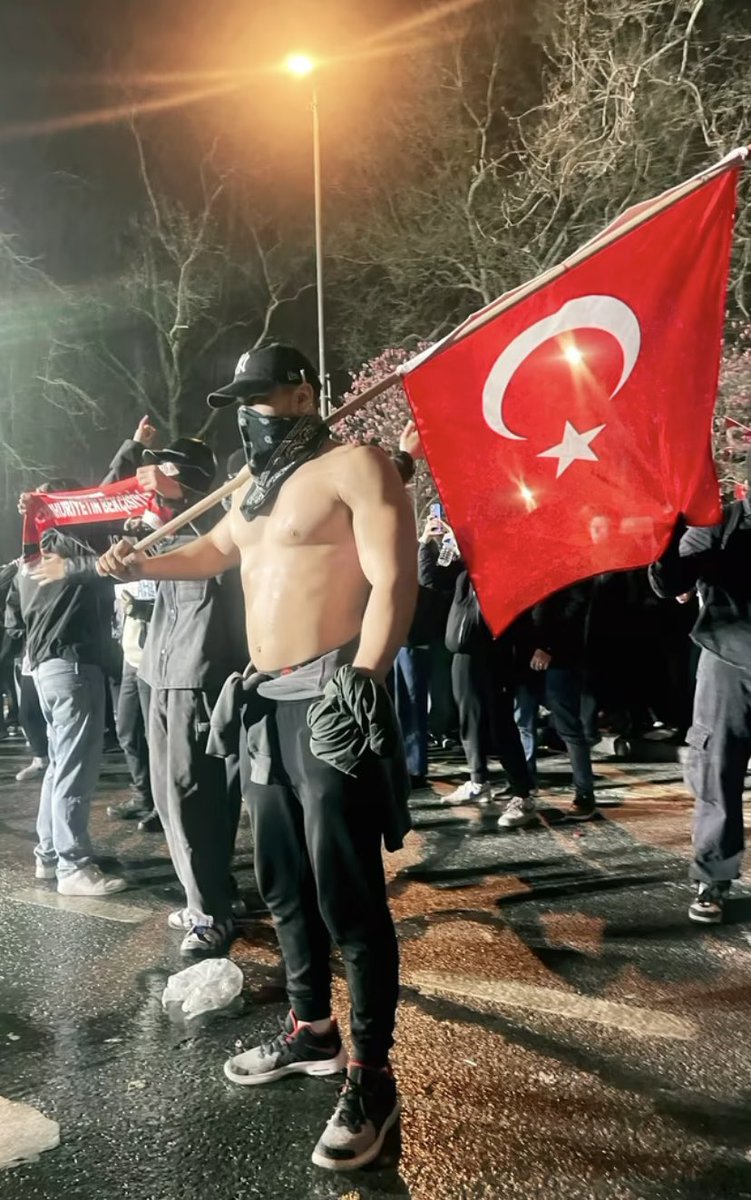 Arkadaşlar bu tweetin altına eylem'de çekilmiş olan en beğendiğiniz fotoğrafı bırakalım!