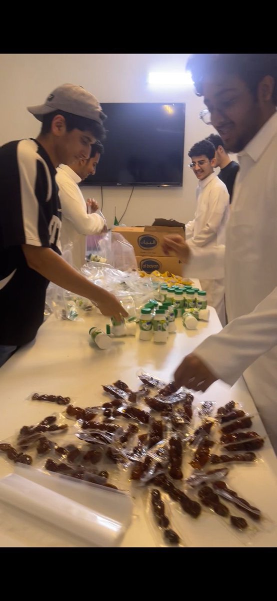 Ajyaal_jed's tweet photo. قام فريق أجيال جدة التطوعي بتنفيذ مبادرة توزيع إفطار صائم، استمرارًا لجهوده في خدمة المجتمع وتعزيز روح التطوع في شهر رمضان المبارك. جزى الله القائمين على هذا العمل خير الجزاء.

#إفطار_صائم
#أجيال_جدة_التطوعي
#رمضان_مبارك https://t.co/azDCf2aqAF