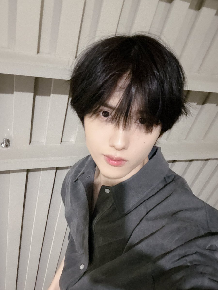 proxysung's tweet photo. way too fine.. 🖤 https://t.co/qdkUoAwsnm