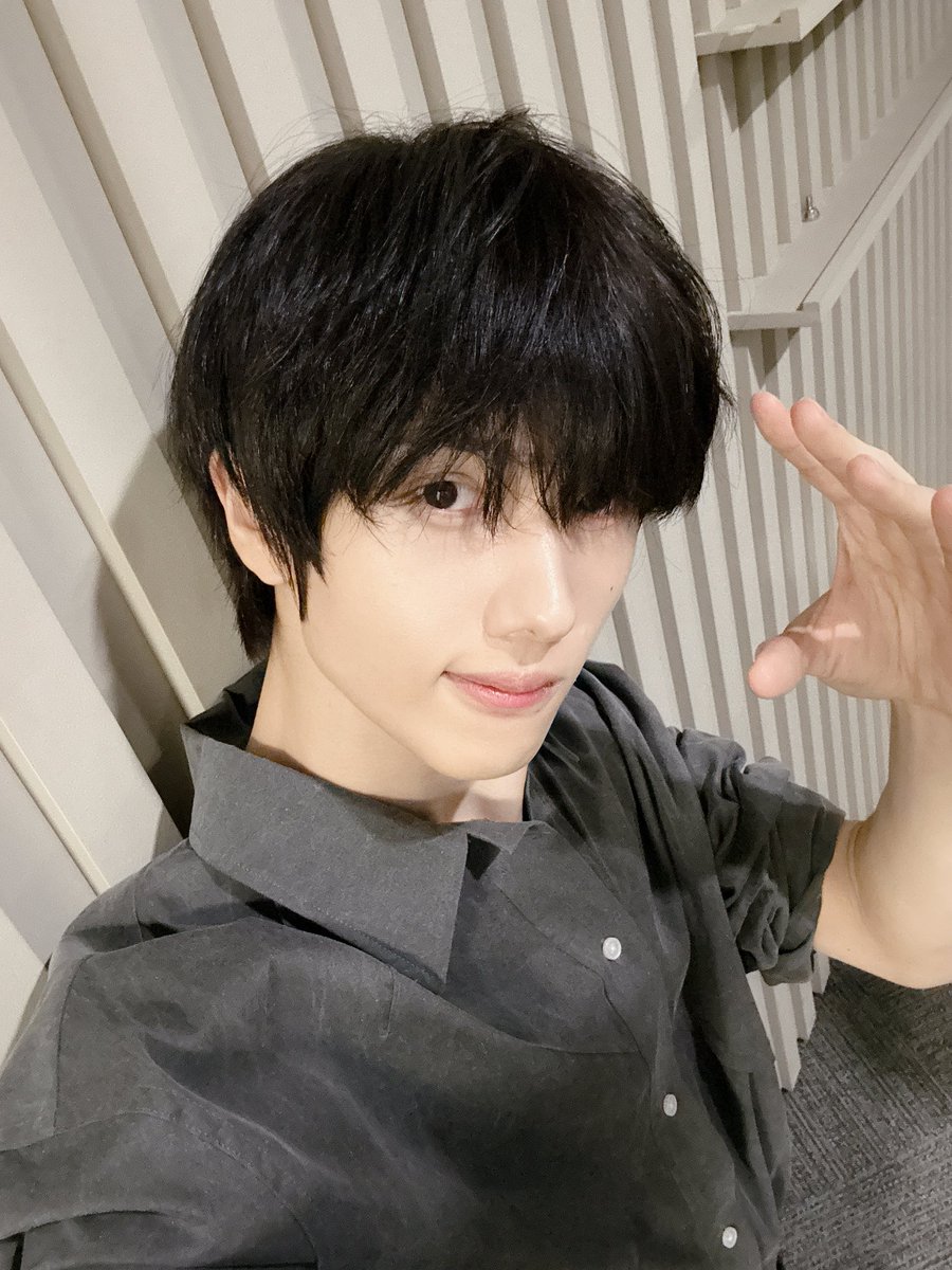 proxysung's tweet photo. way too fine.. 🖤 https://t.co/qdkUoAwsnm