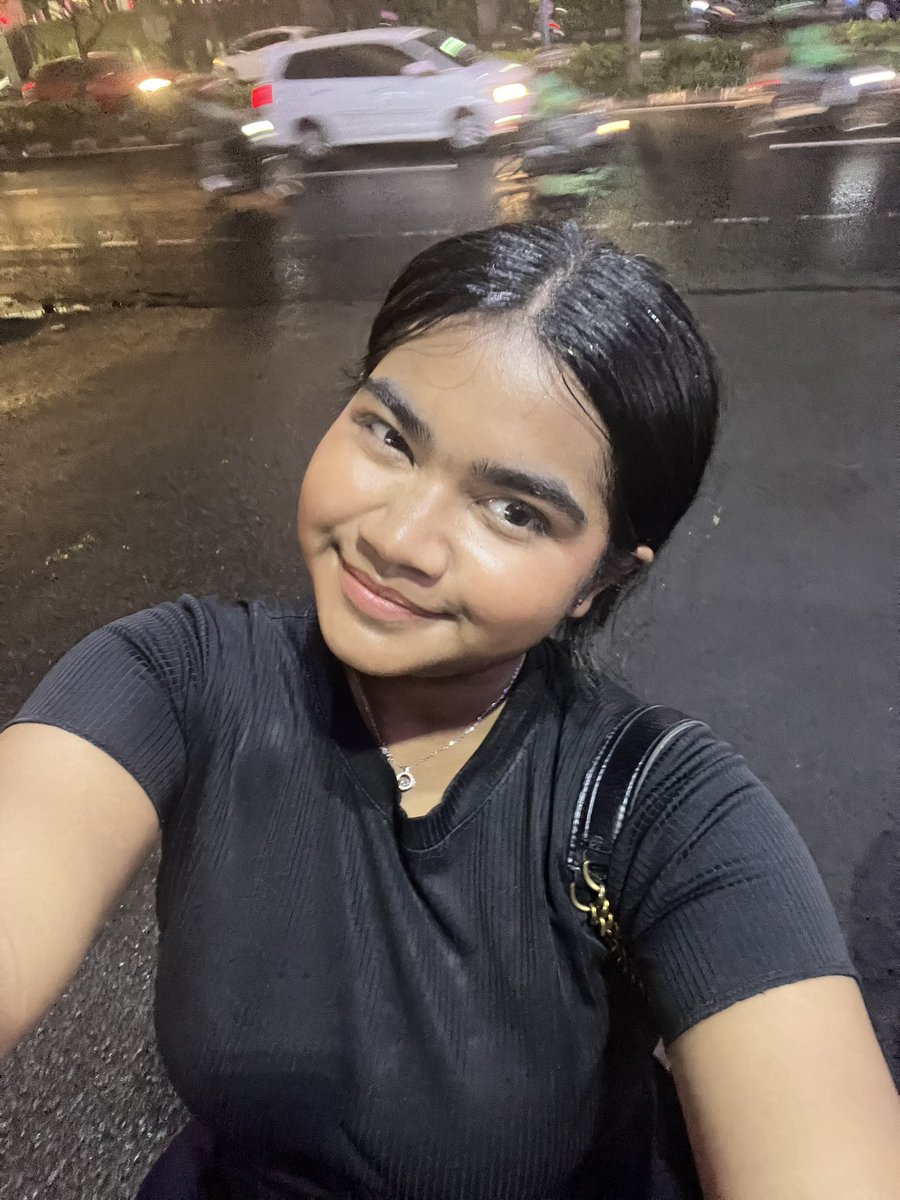 nakaharadz's tweet photo. My makeup setelah demo disiram water canon dan kena hujan asap dll wow https://t.co/E41YBUzsEW