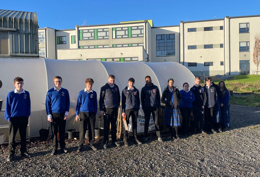 CalmastWIT's tweet photo. Congratulations @ColaisteIosaef Winners of the @EU_CONEXUS #ThinkSmartCreateGreen School contest! Their #WormAcademy sustainability project is a fantastic demonstration of commitment to a #greenerfuture. Int. Final on April 10th
Well done also @cbscarlow & @ArdscoilNaMara https://t.co/rZIzlh3Cu0