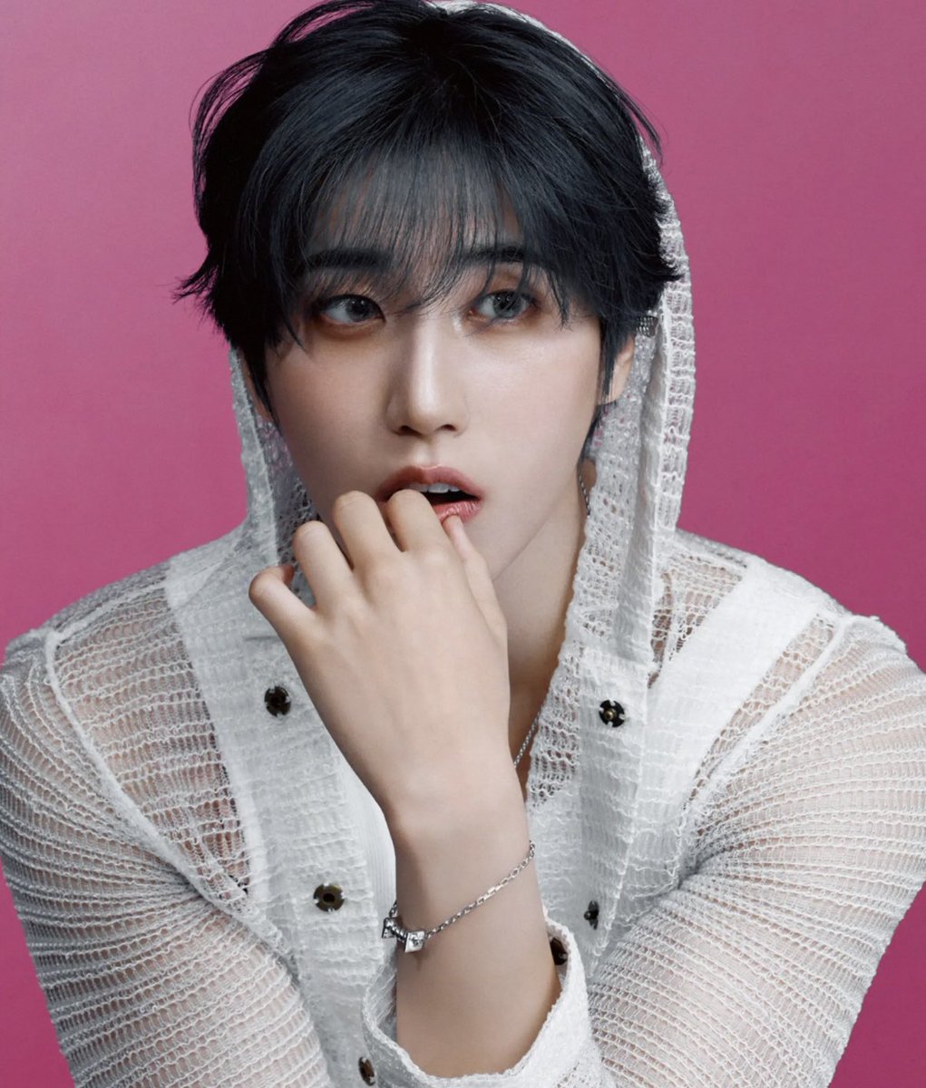superstarhanji's tweet photo. STAY are we okay rn 😭????? 

#HAN #한 #ハン #StrayKids #스트레이키즈 @Stray_Kids https://t.co/NiBFgpZT6k