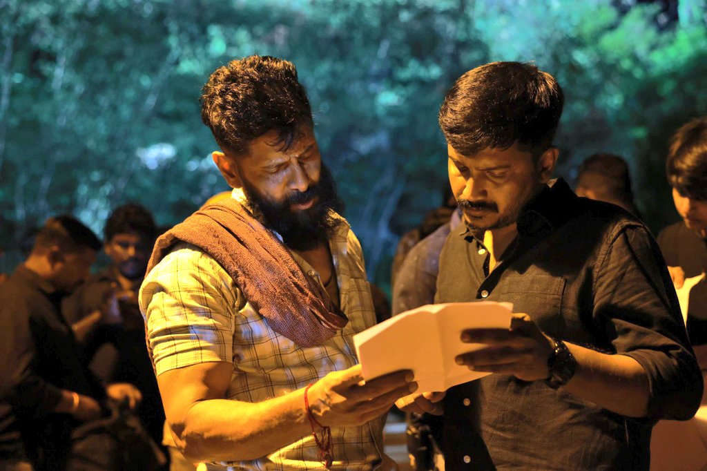 #VeeraDheeraSooran - #SuArunkumar has Delivered a Simple yet an Intense Action Drama with a Gripping Screenplay..⭐ Story Begins from the First Shot Itself &amp; stays in its Grounded Nature till the end..👍