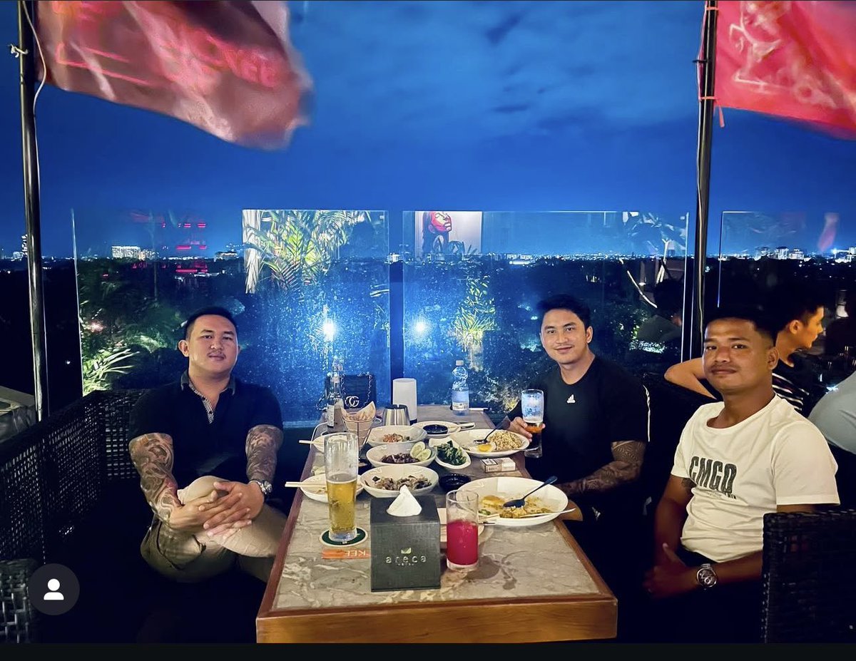 fiend1998's tweet image. မတွေ့ရတာနှစ်တွေကြာပီး တခါဆုံပီး ပြန်မဆုံရ သတိရလို🔥