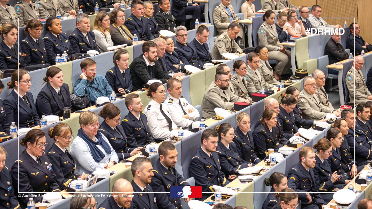 ThibautVanssay's tweet image. #Fidelisation360 Promesses tenues
💬 Placer l’humain au cœur de l’ambition défense.
🌟 Il y a un an, le 18 mars 2024, le ministre des armées @SebLecornu lançait la démarche Fidélisation 360°. A cette occasion, je lui présentais la situation des ressources humaines @Armees_Gouv .