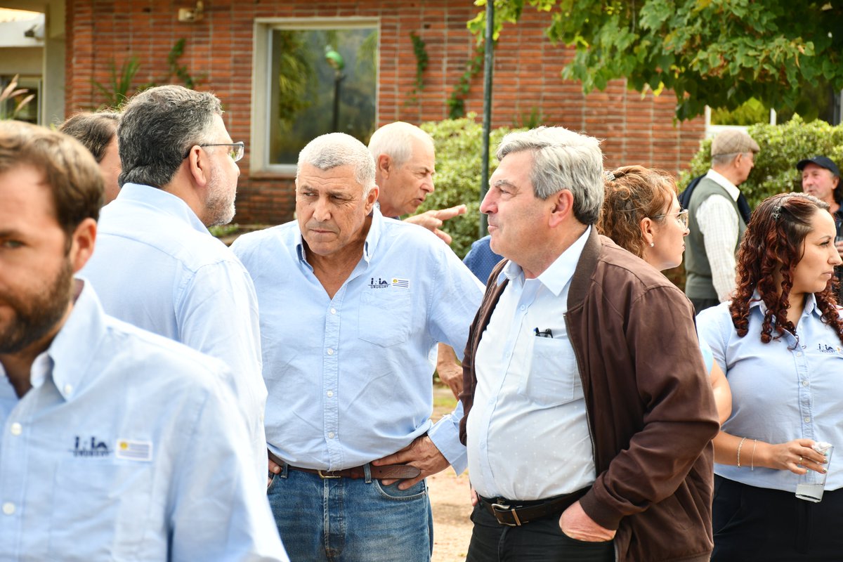 En la jornada de hoy la estación experimental de INIA Las Brujas celebró su 60° aniversario, con la presencia de autoridades oficiales e institucionales, funcionarios y funcionarias y ex directores de la regional junto a sus familiares