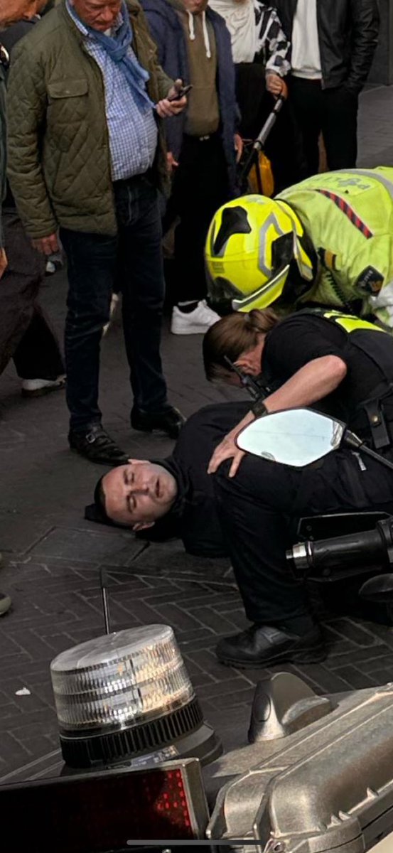 CerfiaFR's tweet photo. 🚨🇳🇱 ALERTE INFO | Au moins 5 personnes ont été poignardées à Amsterdam, dans une attaque au couteau. Le suspect a été arrêté. 

 https://t.co/U5FLKRH0XX