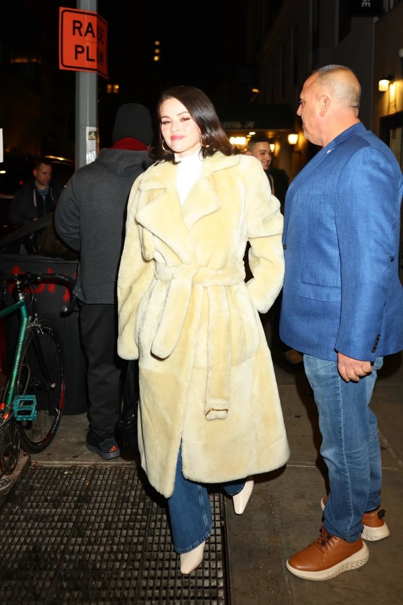 SELENAT0RSARMY's tweet image. Selena Gomez spotted in New York City last night.