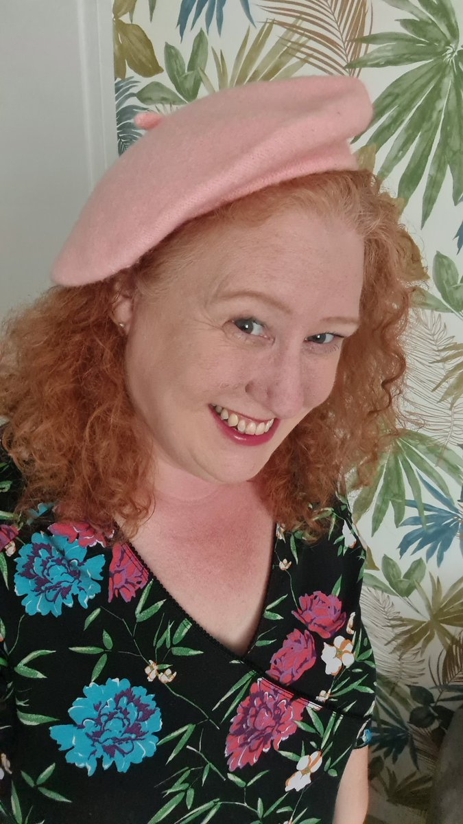 EmmaJanesLife's tweet image. Much titting about with a #beret 😄

#Paris