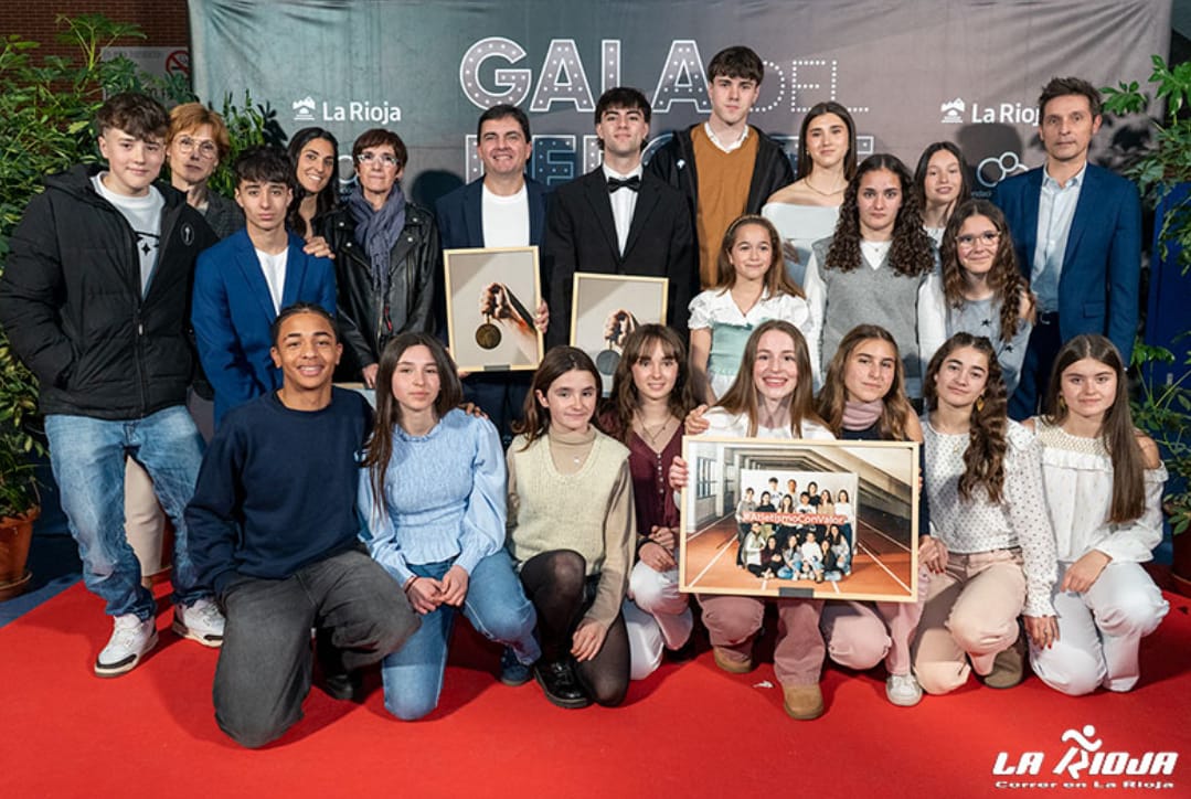 La Gala del Deporte de La Rioja 2024 premió al atletismo con 5 galardones. El club La Rioja Atletismo , el juez José Javier Romero y los atletas Marcos Moreno, Carlos Beltrán y Valvanera Guridi, representan un orgullo para la FRA. 👏🏻👏🏻👏🏻👏🏻👏🏻 <a href="/riojadeporte/">La Rioja Deporte</a> <a href="/correrenlarioja/">Correr en La Rioja</a>