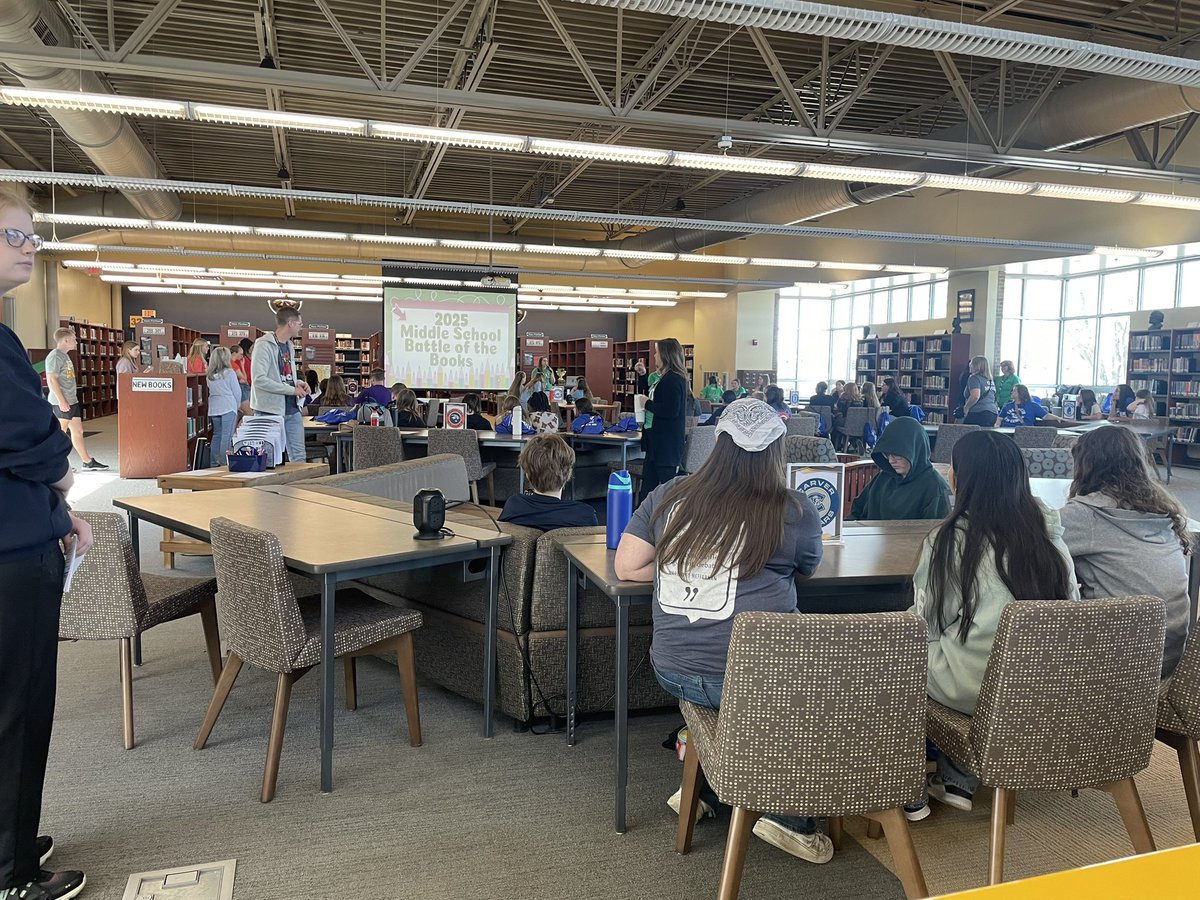 jtalburt's tweet image. Battle of the Books is underway! Good luck to all our teams! 🍀📚🍀#spslib #SPSCurriculum #BattleoftheBooks