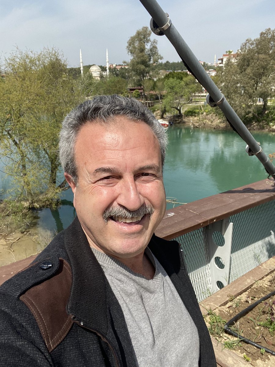 Hayırlı Cumalar.
-Allah da onları o günün kötülüğünden korur ve yüzlerine bir aydınlık ve içlerine bir sevinç verir.(İnsan Süresi 11. Ayet)