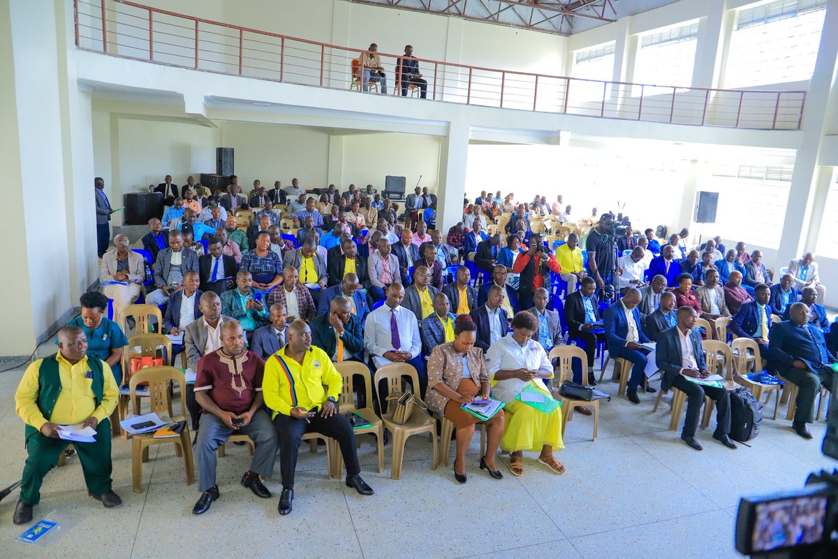 raphaelMagyezi's tweet image. Yesterday, I joined leaders from across Western Uganda for the ULGA Regional Meeting in Rubirizi District. We discussed critical issues on the Parish Development Model, district conflicts, boda boda stage development, local government staffing, and wildlife royalties. Together,…