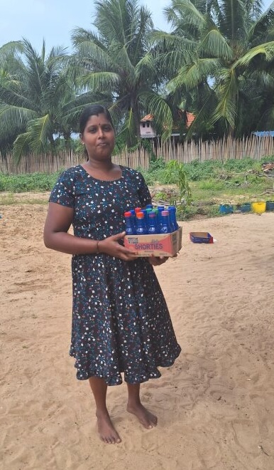 Gayathri has started her own business selling washing up liquid to local shops. This is part of a five-year project we are funding to improve the lives and dignity of fishing and farming communities in Jaffna District #SriLanka. Find out more here 👇
halcrowfoundation.org/building-new-b…
