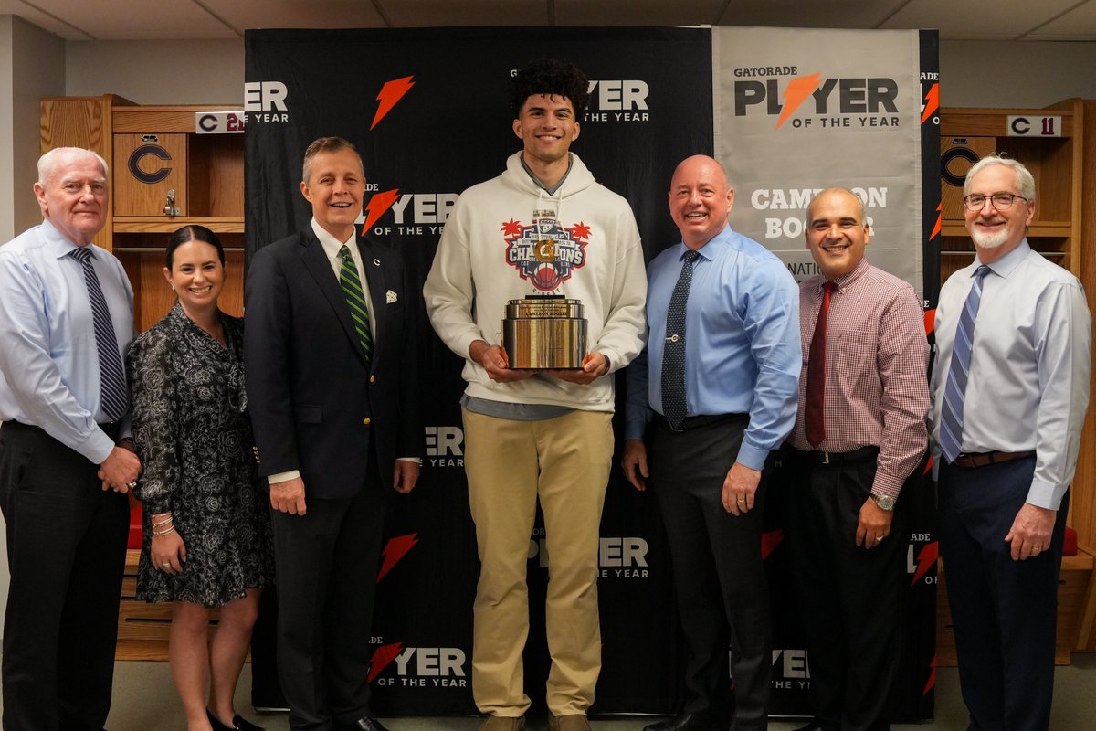 PrezTomKruczek's tweet image. Honored to celebrate Cameron Boozer ’25 as the 2x Gatorade National Player of the Year. He joins LeBron, Brandon Knight &amp;amp; Greg Oden in elite company — and does so with humility, leadership &amp;amp; heart. A true Explorer. Congrats, Cam! #CPride #Adelante